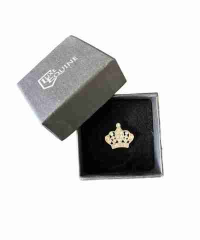 Elizabeth Crown Stock Pin